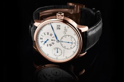 Glashütte Original Senator Chronometer Regulator Handaufzug Rotgold 42mm silbernes Zifferblatt schwarzes Lederband – Herrenuhren Uhr ohne Datum aus 750 Rotgold. Das Gehäuse ist rund und roségold. Das Lederarmband Kroko / Alligator ist schwarz. Das Zifferblatt ist römisch und silber. – Ansicht 2
