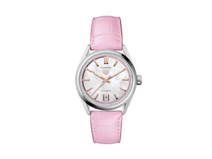 TAG Heuer Carrera Date Automatik Edelstahl 36mm weißes Perlmutt-Zifferblatt mit Brillanten pinkes Lederband Limited Edition – Damenuhren Uhr mit Datum aus Edelstahl und Leder. Das Gehäuse ist rund und silber. Das Lederarmband ist pink. Das Zifferblatt ist ein Index in weiß.