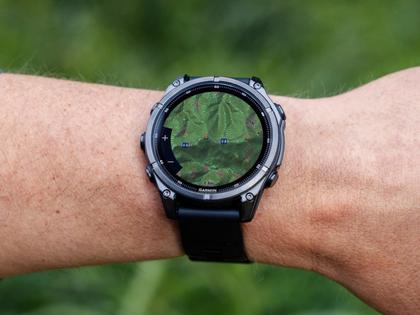 Garmin Fenix 9 faserverstärktes Polymer 47mm digitales Display schwarzes Silikonband – Herrenuhren Uhr Multifunktion aus Kautschuk, Kunststoff und Titan. Das Gehäuse ist rund und grau. Das Kautschuk / Kunststoff / Silikon Armband ist schwarz. Das Zifferblatt ist digital und schwarz. – Ansicht 7