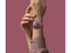 Junghans Meister Fein Automatic Edelstahl 39,5mm pinkes Zifferblatt rosa Lederband – Damenuhren Uhr mit Datum aus Edelstahl und Leder. Das Gehäuse ist rund und silber. Das Lederarmband ist rosa. Das Zifferblatt ist ein Index in pink. – Ansicht 2