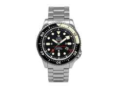 UMF Ruhla Taucheruhr Automatik Edelstahl 44mm schwarzes Zifferblatt Metallband limitiert – Herrenuhren Uhr mit Datum aus Edelstahl und Kautschuk. Das Gehäuse ist rund und silber. Das Edelstahlarmband ist silber. Das Zifferblatt ist ein Index in schwarz.