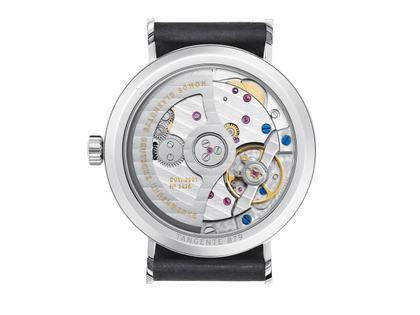 Nomos Glashütte Tangente 35 neomatik Nachtblau Automatik Edelstahl 35mm blaues Zifferblatt schwarzes Lederband – Damenuhren Uhr ohne Datum aus Edelstahl. Das Gehäuse ist rund und silber. Das Lederarmband ist schwarz. Das Zifferblatt ist arabisch Index und blau. – Ansicht 2