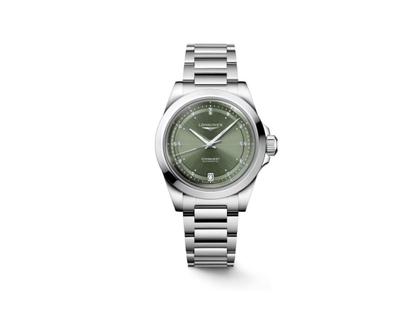 Longines Conquest 2023 Automatik Edelstahl 34mm grünes Zifferblatt mit Brillanten Metallband – Damenuhren Uhr mit Datum aus Edelstahl. Das Gehäuse ist rund und silber. Das Edelstahlarmband ist silber. Das Zifferblatt ist ein Index in grün.