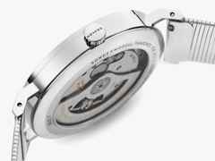 Nomos Glashütte Tangente 39 neomatik für Ärzte ohne Grenzen Automatik Edelstahl 39mm weißes Zifferblatt Metallband – Damenuhren Uhr ohne Datum aus Edelstahl. Das Gehäuse ist rund und silber. Das Edelstahlarmband ist schwarz. Das Zifferblatt ist arabisch Index und silber. – Ansicht 4