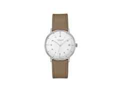 Junghans Max Bill Kleine Automatic Edelstahl 34mm silbernes Zifferblatt braunes Lederband – Damenuhren Uhr mit Datum aus Edelstahl. Das Gehäuse ist rund und silber. Das Lederarmband ist braun. Das Zifferblatt ist arabisch Index und silber.