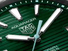 TAG Heuer Aquaracer Professional 200 Solargraph Quarz Edelstahl 40mm grünes Zifferblatt Metallband – Herrenuhren Uhr mit Datum aus Edelstahl. Das Gehäuse ist rund und silber. Das Edelstahlarmband ist silber. Das Zifferblatt ist ein Index in grün. – Ansicht 5
