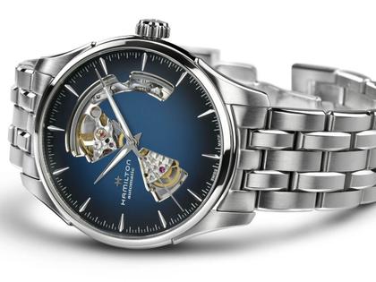 Hamilton Jazzmaster Open Heart Automatik Edelstahl 40mm dunkelblaues Zifferblatt Metallband – Herrenuhren Uhr ohne Datum aus Edelstahl. Das Gehäuse ist rund und silber. Das Edelstahlarmband ist silber. Das Zifferblatt ist ein Index in blau. – Ansicht 3
