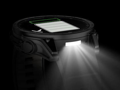 Garmin tactix 8 Solar Quarz Polymer und Titan 51mm digitales Zifferblatt schwarzes Nylonband – Herrenuhren Uhr Multifunktion aus DLC beschichtet, Kunststoff und Titan. Das Gehäuse ist rund und schwarz. Das Textilarmband ist schwarz. Das Zifferblatt ist digital und schwarz. – Ansicht 4