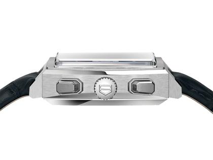 TAG Heuer Monaco Chronograph Automatik Edelstahl 39mm schwarzes Zifferblatt schwarzes Lederband – Herrenuhren Chronograph aus Edelstahl. Das Gehäuse ist rechteckig und silber. Das Lederarmband ist schwarz. Das Zifferblatt ist ein Index in schwarz. – Ansicht 3
