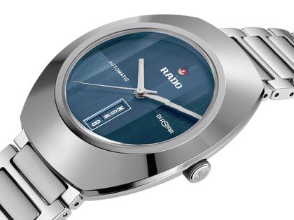 Rado DiaStar Original Automatik Ceramos 38 mm blau Edelstahlband – Herrenuhren Uhr mit Datum aus Edelstahl und Keramik. Das Gehäuse ist oval und silber. Das Edelstahlarmband ist silber. Das Zifferblatt ist ein Index in blau. – Ansicht 4