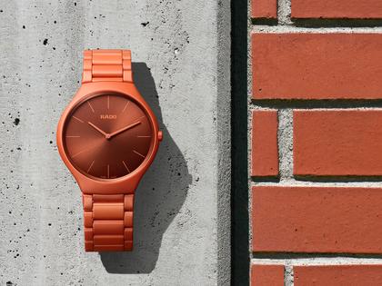 Rado True Thinline Les Couleurs Le Corbusier Quarz Keramik Powerful Orange 4320S – Damenuhren Uhr ohne Datum aus Keramik und Titan. – Ansicht 2
