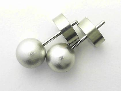 Apero Ohrstecker Kugel Aluminium 7mm Natur – Ohrschmuck Ohrstecker aus Aluminium.