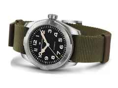 Hamilton Khaki Field Expedition Automatik Edelstahl 41mm schwarzes Zifferblatt olivgrünes Textilband – Herrenuhren Uhr ohne Datum aus Edelstahl. Das Gehäuse ist rund und silber. Das Textilarmband ist grün. Das Zifferblatt ist ein Index in schwarz. – Ansicht 2