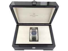 Juwelier Roller Patek Philippe Nautilus Automatik Edelstahl 40mm Metallband 5711/1A-010 Full Set mit Garantie Occasion Refurbished – Herrenuhren Uhr mit Datum aus Edelstahl. Das Gehäuse ist quadratisch und silber. Das Edelstahlarmband ist silber. Das Zifferblatt ist ein Index in blau. – Ansicht 7