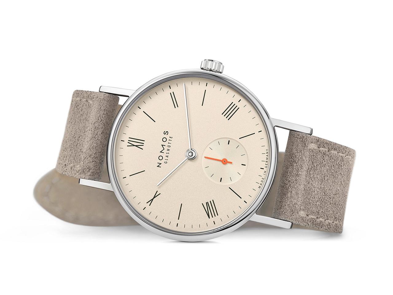 Nomos Glashütte Ludwig 33 Champagner Handaufzug Edelstahl beiges Zifferblatt beiges Lederband Glasboden – Damenuhren Uhr ohne Datum aus Edelstahl und Leder. Das Gehäuse ist rund und silber. Das Lederarmband ist beige. Das Zifferblatt ist römisch Index und beige. – Ansicht 4