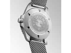 Longines HydroConquest Automatik Edelstahl 39mm schwarzes Zifferblatt Metallband – Herrenuhren Uhr mit Datum aus Edelstahl. Das Gehäuse ist rund und silber. Das Edelstahlarmband ist silber. Das Zifferblatt ist ein Index in schwarz. – Ansicht 3