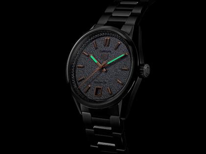 TAG Heuer Carrera Date Automatik Edelstahl 36mm graues Hammerschlag-Zifferblatt mit Brillanten Metallband – Damenuhren Uhr mit Datum aus Edelstahl. Das Gehäuse ist rund und silber. Das Edelstahlarmband ist silber. Das Zifferblatt ist ein Index in grau. – Ansicht 5