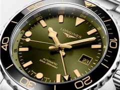 Longines HydroConquest GMT Automatik Edelstahl 43mm grünes Zifferblatt Metallband – Herrenuhren Uhr mit Datum aus Edelstahl und Keramik. Das Gehäuse ist rund und silber. Das Edelstahlarmband ist silber. Das Zifferblatt ist arabisch Index und grün. – Ansicht 2