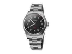 Oris ProPilot Date Automatik Edelstahl 41mm schwarzes Zifferblatt Metallband – Herrenuhren Uhr mit Datum aus Edelstahl. Das Gehäuse ist rund und silber. Das Edelstahlarmband ist silber. Das Zifferblatt ist arabisch und schwarz.