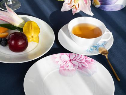 Meissen Giant Bloom Teetasse "Schmucklilie" – Porzellanwaren Tafelporzellan in weiß und aus Porzellan. – Ansicht 4