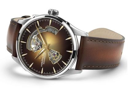 Hamilton Jazzmaster Open Heart Automatik Edelstahl 42mm braunes Zifferblatt braunes Lederband – Herrenuhren Uhr ohne Datum aus Edelstahl und Leder. Das Gehäuse ist rund und silber. Das Lederarmband ist braun. Das Zifferblatt ist ein Index in braun. – Ansicht 5
