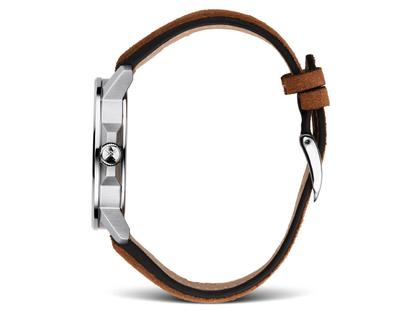 Mühle Glashütte 29er Casual Edition 30 Jahre Deutsche Einheit Automatik Edelstahl 42,4mm grünes Zifferblatt braunes Lederband – Herrenuhren Uhr mit Datum aus Edelstahl und Leder. Das Gehäuse ist rund und silber. Das Lederarmband ist braun. Das Zifferblatt ist ein Index in grün. – Ansicht 7