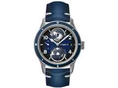Montblanc 1858 Automatic Geosphere Titan – Herrenuhren Uhr mit Datum aus Titan. Das Gehäuse ist rund und silber. Das Lederarmband ist blau. Das Zifferblatt ist arabisch Index und blau.
