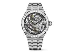 Maurice Lacroix Aikon Skeleton Automatik Edelstahl 45mm skelettiertes Zifferblatt Metallband – Herrenuhren Uhr ohne Datum aus Edelstahl. Das Gehäuse ist rund und silber. Das Edelstahlarmband ist silber. Das Zifferblatt ist ein Index in schwarz.