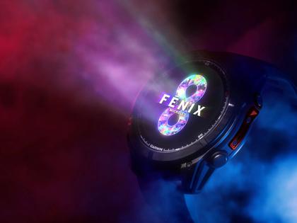Garmin fenix 8 Pro 51mm MicroLED faserverstärktes Polymer Titan carbongrau beschichtet schwarzes Silikonband – Herrenuhren Uhr Multifunktion aus DLC beschichtet, Kautschuk und Titan. Das Gehäuse ist rund und schwarz. Das Kautschuk / Kunststoff / Silikon Armband ist schwarz. Das Zifferblatt ist digital und schwarz. – Ansicht 6
