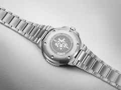 Oris Aquis Date Sun Wukong Limited Edition Automatik Edelstahl 41,5mm blaues Zifferblatt Metallband – Herrenuhren Uhr mit Datum aus Edelstahl und Keramik. Das Gehäuse ist rund und silber. Das Edelstahlarmband ist silber. Das Zifferblatt ist ein Index in blau. – Ansicht 4