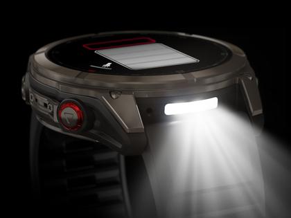 Garmin fenix 8 Pro 51mm AMOLED faserverstärktes Polymer und Titan DLC-Carbongrau digitales Zifferblatt schwarzes Silikonband – Herrenuhren Uhr Multifunktion aus DLC beschichtet, Kunststoff und Titan. Das Gehäuse ist rund und grau. Das Kautschuk / Kunststoff / Silikon Armband ist schwarz. Das Zifferblatt ist digital und schwarz. – Ansicht 5