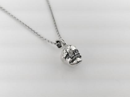 Juwelier Roller | Atelier Edition "Nischel" Kette mit Anhänger aus Silber - in Anlehnung an das Karl Marx Monument – Halsschmuck Kette mit Anhänger in silber und aus 925 Silber. – Ansicht 2