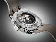 Alpina Alpiner Extreme Automatik Edelstahl 39mm beiges Zifferblatt beiges Kautschukband – Herrenuhren Uhr mit Datum aus Edelstahl und Kautschuk. Das Gehäuse ist rund und silber. Das Kautschuk / Kunststoff / Silikon Armband ist beige. Das Zifferblatt ist ein Index in beige. – Ansicht 4