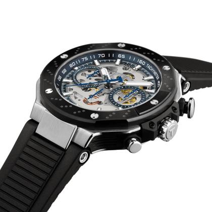 Tissot T-Race MotoGP                   2025 Chronograph Limited Edition Automatic Edelstahl 45mm skelettiertes Zifferblatt schwarzes Silikonband – Herrenuhren Chronograph aus Edelstahl und PVD beschichtet. Das Gehäuse ist rund und silber. Das Kautschuk / Kunststoff / Silikon Armband ist schwarz. Das Zifferblatt ist ein Index in blau. – Ansicht 3