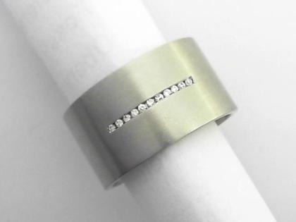 Classic Damenring Edelstahl mit Brillant – Ringe Ring mit Besatz aus Edelstahl.