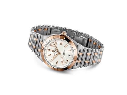 Breitling Chronomat Automatic 36 Edelstahl weißes Zifferblatt zweifarbiges Metallband – Damenuhren Uhr mit Datum aus 750 Rotgold und Edelstahl. Das Gehäuse ist rund und silber-roségold. Das Edelstahlarmband mit Gold ist silber-roségold. Das Zifferblatt ist ein Index in weiß. – Ansicht 2