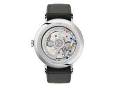 Nomos Glashütte Tangente 39 neomatik Blaugold Automatik Edelstahl 39mm blaues Zifferblatt schwarzes Lederband Glasboden – Herrenuhren Uhr ohne Datum aus Edelstahl. Das Gehäuse ist rund und silber. Das Lederarmband ist schwarz. Das Zifferblatt ist arabisch Index und blau. – Ansicht 5