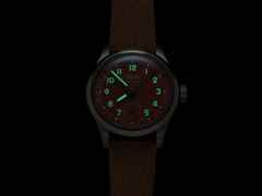 Oris Big Crown Pointer Date Calibre 403 Automatik Edelstahl 40mm rosa Zifferblatt braunes Lederband – Herrenuhren Uhr mit Datum aus Edelstahl und Leder. Das Gehäuse ist rund und silber. Das Lederarmband ist braun. Das Zifferblatt ist arabisch und rosa. – Ansicht 4