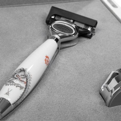 Meissen Rasierer Ming-Drache Gillette Fusion Mühle Edition – Porzellanwaren Sonstige Accessoires in weiß und aus Porzellan. – Ansicht 2