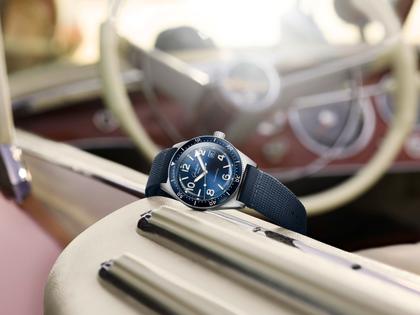 Glashütte Original SeaQ Automatik Edelstahl 40mm blaues Zifferblatt blaues Textilband – Herrenuhren Uhr mit Datum aus Edelstahl und Keramik. Das Gehäuse ist rund und silber. Das Textilarmband ist blau. Das Zifferblatt ist arabisch Index und blau. – Ansicht 4