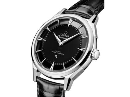 Omega Constellation Observatory Automatik Edelstahl 39mm schwarzes Zifferblatt schwarzes Lederband – Herrenuhren Uhr ohne Datum aus 750 Weißgold, Edelstahl, Keramik und Leder. Das Gehäuse ist rund und silber. Das Lederarmband Kroko / Alligator ist schwarz. Das Zifferblatt ist ein Index in schwarz. – Ansicht 3