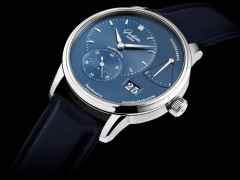 Glashütte Original PanoReserve Handaufzug Edelstahl 40mm blaues Zifferblatt blaues Lederband – Herrenuhren Uhr mit Datum aus Edelstahl. Das Gehäuse ist rund und silber. Das Lederarmband Kroko / Alligator ist blau. Das Zifferblatt ist ein Index in blau. – Ansicht 2
