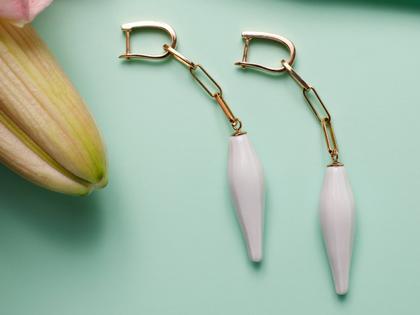 Meissen Bloom Collection Ohrhänger "Knospe" Silber rosévergoldet – Ohrschmuck Ohrhänger aus 925 Silber vergoldet, Porzellan und und . – Ansicht 2
