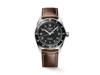 Longines Spirit Zulu Time Automatik Edelstahl 39mm schwarzes Zifferblatt braunes Lederband – Herrenuhren Uhr mit Datum aus Edelstahl, Keramik und Leder. Das Gehäuse ist rund und silber. Das Lederarmband ist braun. Das Zifferblatt ist arabisch Index und schwarz.