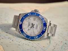 Longines HydroConquest Sylt Edition 2026 Automatik Edelstahl 42mm weißes Zifferblatt Metallband – Herrenuhren Uhr mit Datum aus Edelstahl und Keramik. Das Gehäuse ist rund und silber. Das Edelstahlarmband ist silber. Das Zifferblatt ist ein Index in weiß. – Ansicht 11