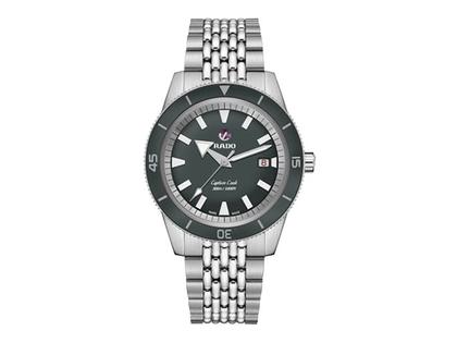 Rado Captain Cook Edelstahl grau Edelstahlband mit Lederetui und Wechselbändern Limited Edition Revolution – Herrenuhren Uhr mit Datum aus Edelstahl und Keramik. Das Gehäuse ist rund und silber. Das Edelstahlarmband ist silber. Das Zifferblatt ist ein Index in grau.