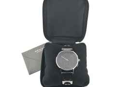 Nomos Glashütte Autobahn neomatik Director's Cut Limited Edition A9 Automatik Edelstahl 41mm schwarzes Zifferblatt Metallband 1301.S3 Full Set Occasion Neu – Herrenuhren Uhr mit Datum aus Edelstahl. Das Gehäuse ist rund und silber. Das Edelstahlarmband ist silber. Das Zifferblatt ist arabisch Index und schwarz. – Ansicht 5
