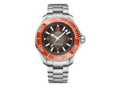 Omega Seamaster Planet Ocean 6000M Ultra Deep Automatik Edelstahl 45,5mm oranges Zifferblatt Metallband – Herrenuhren Uhr ohne Datum aus Edelstahl, Keramik und Titan. Das Gehäuse ist rund und silber. Das Edelstahlarmband ist silber. Das Zifferblatt ist arabisch Index und grau.