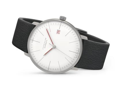 Junghans Max Bill Automatic Bauhaus Edelstahl 38mm weißes Zifferblatt schwarzes Lederband – Herrenuhren Uhr mit Datum aus Edelstahl. Das Gehäuse ist rund und silber. Das Lederarmband ist schwarz. Das Zifferblatt ist ein Index in weiß. – Ansicht 4