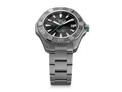TAG Heuer Aquaracer Professional 200 Solargraph Quarz Titan 40mm schwarzes Zifferblatt Metallband – Herrenuhren Uhr mit Datum aus Titan. Das Gehäuse ist rund und grau. Das Titanarmband ist grau. Das Zifferblatt ist ein Index in schwarz. – Ansicht 3